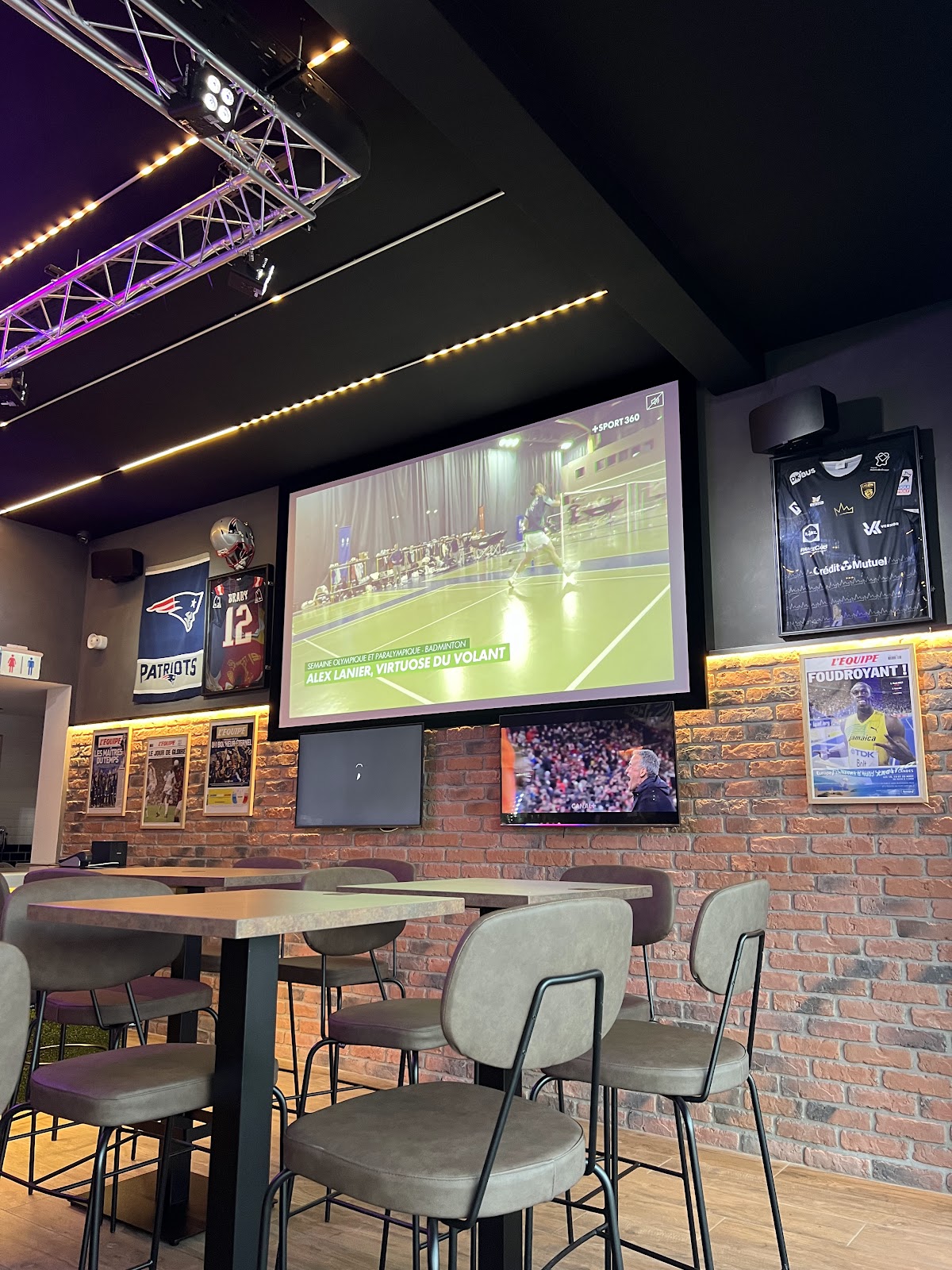 Dunk Bar Sports & lounge - photo 2