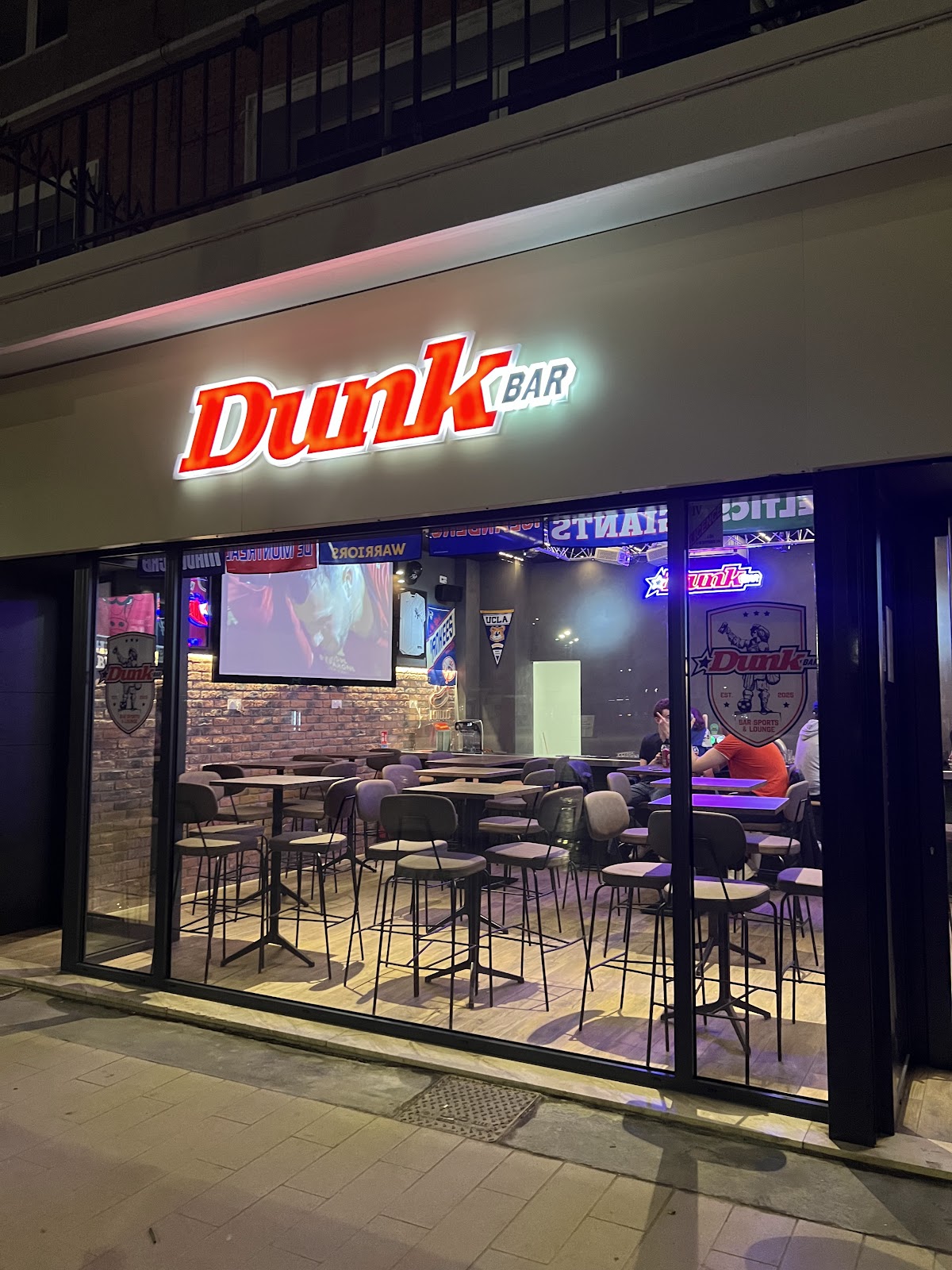 Dunk Bar Sports & lounge - photo 3